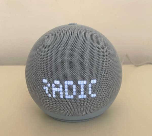 echo dot reloj que hace